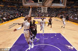 时显得捉襟 时显得捉襟