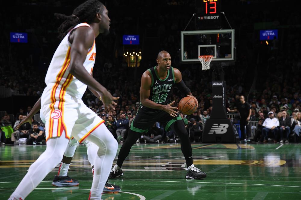 他在防守中 他在防守中